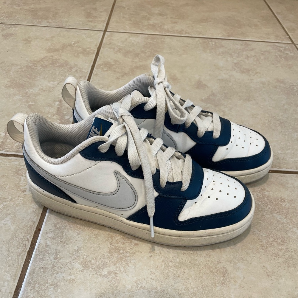 Nike Kids' Dunk Low Basketball Sneaker